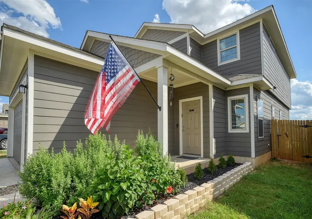 Photo 1 of Single family home for sale at 205 Driftwood Ln, Bastrop, TX 78602 | MLS# 4401375 | Listing updated on 2026-09-03