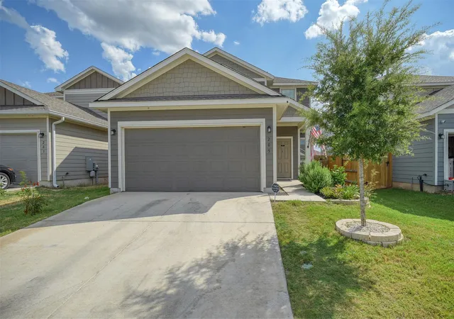 Photo 3 of Single family home for sale at 205 Driftwood Ln, Bastrop, TX 78602 | MLS# 4401375 | Listing updated on 2026-09-03