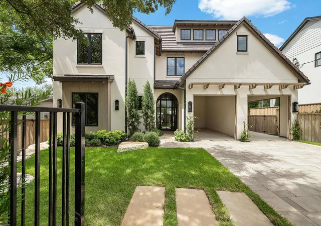 Photo 2 of Single family home for sale at 2705 Warren St, Austin, TX 78703 | MLS# 9476440 | Listing updated on 2026-09-03