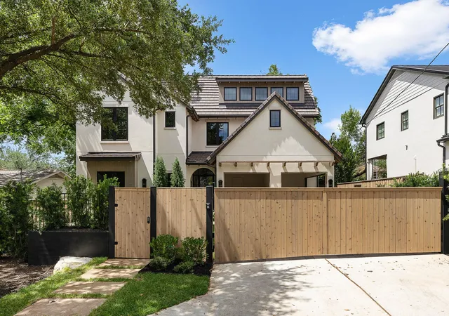 Photo 2 of Single family home for sale at 2705 Warren St, Austin, TX 78703 | MLS# 9476440 | Listing updated on 2026-09-03
