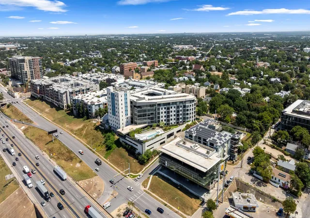 Listing Photo 2 - Condo for sale in building located at 800 Embassy Dr, Austin, TX 78702 - Unit #337