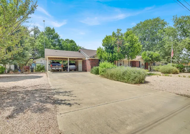 Photo 2 of Single family home for sale at 107 Taylor Dr, Spicewood, TX 78669 | MLS# 6190372 | Listing updated on 2026-09-04