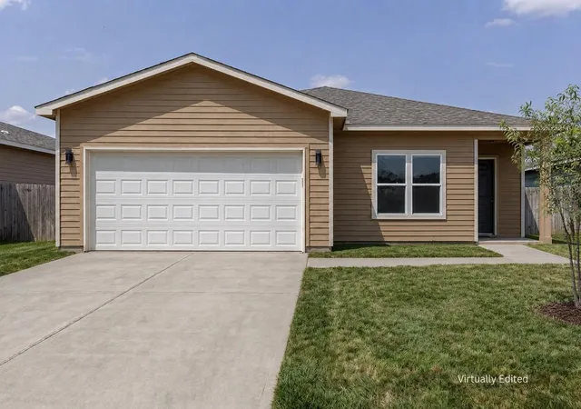 Photo 1 of Single family home for sale at 311 Myrtle Rd, Smithville, TX 78957 | MLS# 6304394 | Listing updated on 2026-10-10