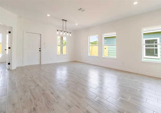 Photo 4 of Single family home for sale at 311 Myrtle Rd, Smithville, TX 78957 | MLS# 6304394 | Listing updated on 2026-10-10