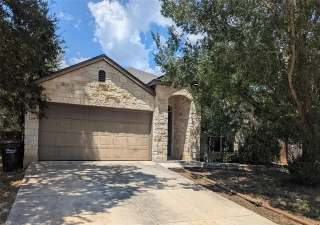 Photo 1 of Single family home for sale at 129 Park Ln, San Marcos, TX 78666 | MLS# 1233815 | Listing updated on 2026-09-04