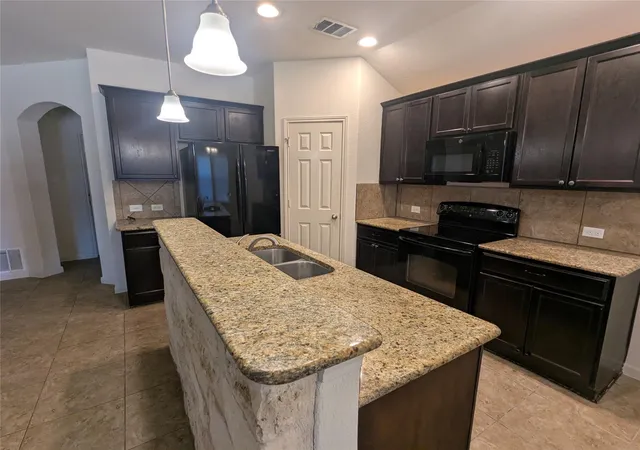 Photo 3 of Single family home for sale at 129 Park Ln, San Marcos, TX 78666 | MLS# 1233815 | Listing updated on 2026-09-04