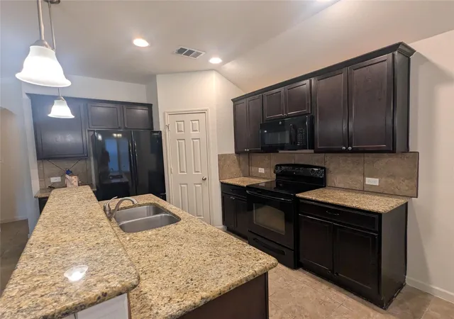 Photo 4 of Single family home for sale at 129 Park Ln, San Marcos, TX 78666 | MLS# 1233815 | Listing updated on 2026-09-04