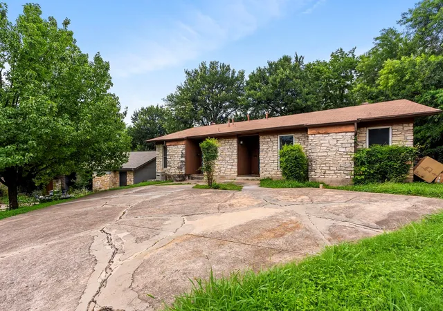 Photo 1 of Multi family home for sale at 2320 Montclaire St, Austin, TX 78704 | MLS# 5092399 | Listing updated on 2026-09-04