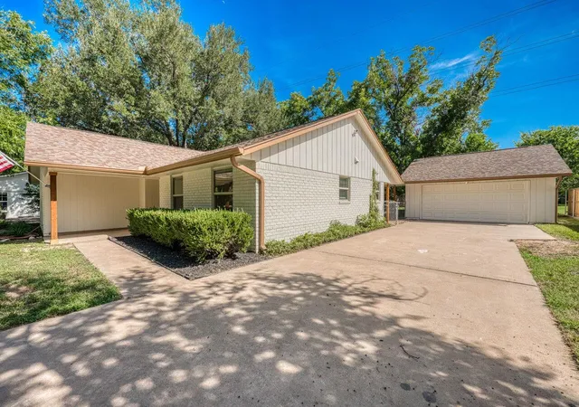 Photo 3 of Single family home for sale at 319 Columbine St, Meadowlakes, TX 78654 | MLS# 4120428 | Listing updated on 2026-09-04