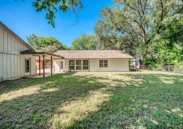 Photo 3 of Single family home for sale at 319 Columbine St, Meadowlakes, TX 78654 | MLS# 4120428 | Listing updated on 2026-09-04