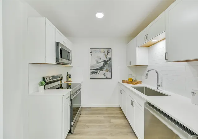 Listing Photo 5 - Condo for sale in building located at 3703 Harmon Ave, Austin, TX 78705 - Unit #206