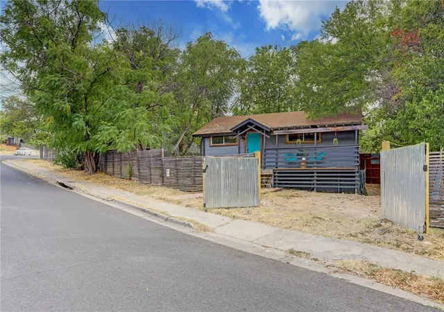 Photo 25 of Single family home for sale at 1007 Prospect Ave, Austin, TX 78702 | MLS# 9458376 | Listing updated on 2026-09-05