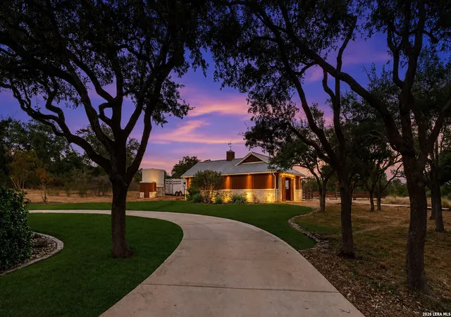 Photo 4 of Single family home for sale at 1043 Twin River, Canyon Lake, TX 78133 | MLS# 1908457 | Listing updated on 2026-09-08