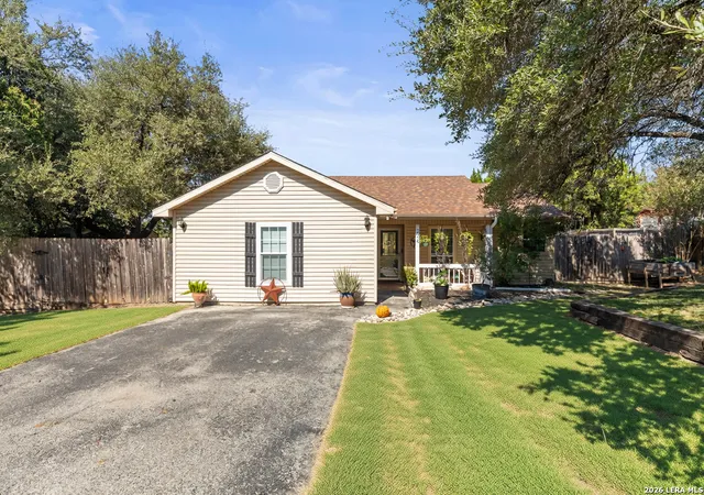 Photo 1 of Single family home for sale at 204 Lake Park, Canyon Lake, TX 78133 | MLS# 1935715 | Listing updated on 2026-09-30