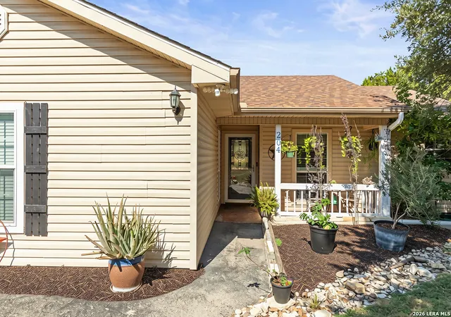 Photo 1 of Single family home for sale at 204 Lake Park, Canyon Lake, TX 78133 | MLS# 1935715 | Listing updated on 2026-09-30