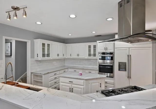 Photo 3 of Single family home for sale at 29440 Red Bud Hl, Fair Oaks Ranch, TX 78015 | MLS# 1945827 | Listing updated on 2026-09-14