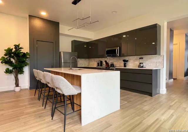 Photo 3 of Condo for sale at 711 S Olive St #UNIT 101, San Antonio, TX 78203 | MLS# 1961938 | Listing updated on 2026-09-11