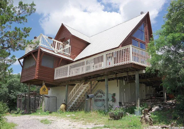 Photo 2 of Single family home for sale at 620 County Road 242, Hondo, TX 78861 | MLS# 1968078 | Listing updated on 2026-09-01