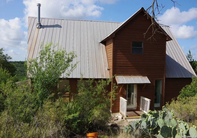 Photo 3 of Single family home for sale at 620 County Road 242, Hondo, TX 78861 | MLS# 1968078 | Listing updated on 2026-09-01