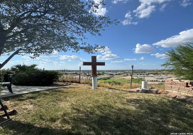Photo 4 of Single family home for sale at 1707 Rainbow Rd, Eagle Pass, TX 78852 | MLS# 1979365 | Listing updated on 2026-09-15