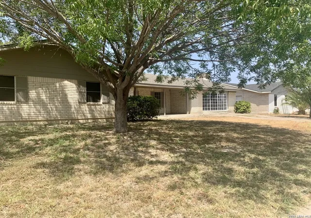 Photo 2 of Single family home for sale at 2019 Renee Dr, Eagle Pass, TX 78852 | MLS# 1981189 | Listing updated on 2026-09-12