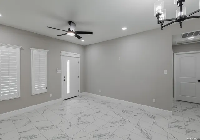 Listing Photo 4 - Condo for sale in building located at 1990 Las Quintas Blvd, Eagle Pass, TX 78552