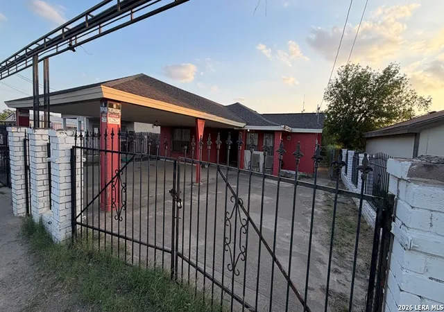 Photo 3 of Single family home for sale at 1558 Eidson Rd, Eagle Pass, TX 78852 | MLS# 1981479 | Listing updated on 2026-09-14