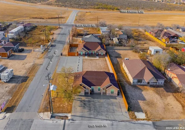 Listing Photo 4 - Condo for sale in building located at 47 Wagon Wheel Rd, Eagle Pass, TX 78852