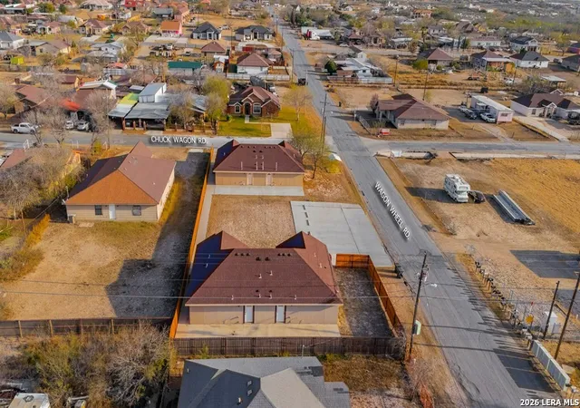 Listing Photo 5 - Condo for sale in building located at 47 Wagon Wheel Rd, Eagle Pass, TX 78852