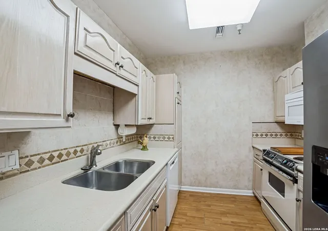 Photo 4 of Condo for sale at 1 Towers Park Ln #915, San Antonio, TX 78209 | MLS# 1990306 | Listing updated on 2026-09-13