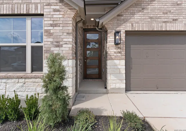 Photo 1 of Single family home for sale at 1685 Couser Avenue, New Braunfels, TX 78132 | MLS# 1992266 | Listing updated on 2026-10-25