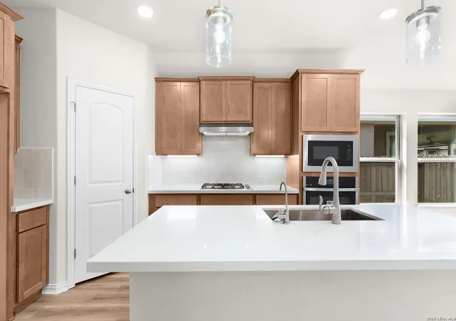 Photo 4 of Single family home for sale at 1685 Couser Avenue, New Braunfels, TX 78132 | MLS# 1992266 | Listing updated on 2026-10-25