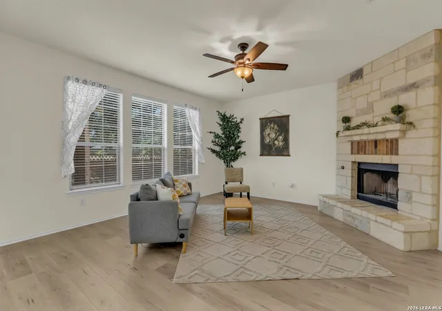 Photo 4 of Single family home for sale at 112 Coyote Cir, Boerne, TX 78006 | MLS# 1994396 | Listing updated on 2026-09-09