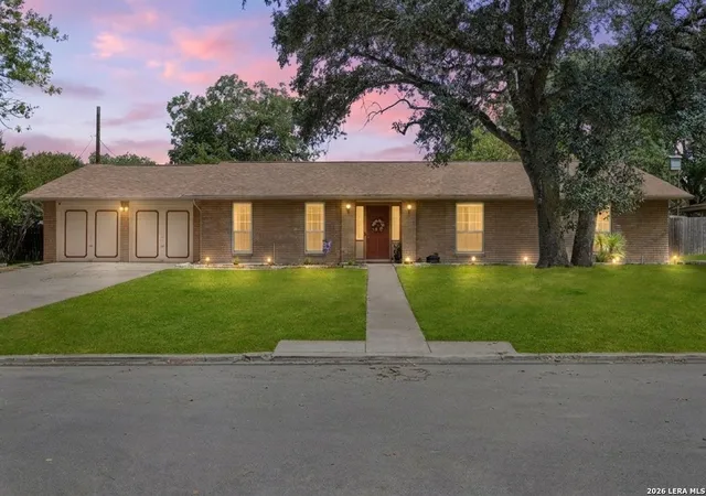 Photo 1 of Single family home for sale at 421 Windcrest Dr, Windcrest, TX 78239 | MLS# 1994758 | Listing updated on 2026-09-11