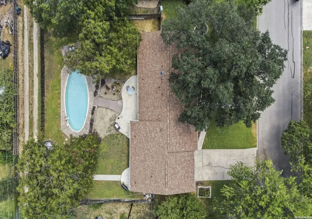 Photo 3 of Single family home for sale at 421 Windcrest Dr, Windcrest, TX 78239 | MLS# 1994758 | Listing updated on 2026-09-11