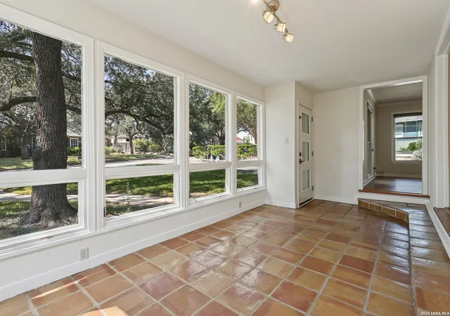 Photo 4 of Single family home for sale at 825 Wiltshire Ave, Terrell Hills, TX 78209 | MLS# 1997646 | Listing updated on 2026-09-28
