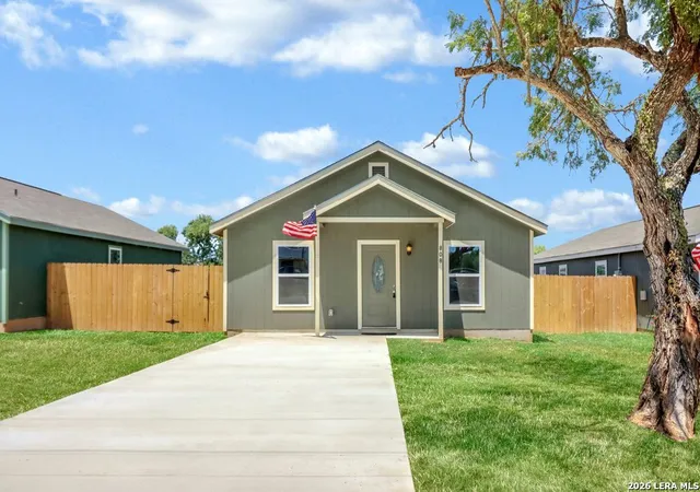 Single family home for sale at 808 E 6Th St, Nixon, TX 78140 | MLS# 1999365