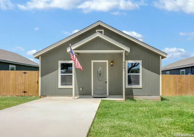 Photo 2 of Single family home for sale at 808 E 6th St, Nixon, TX 78140 | MLS# 1999365 | Listing updated on 2026-09-03