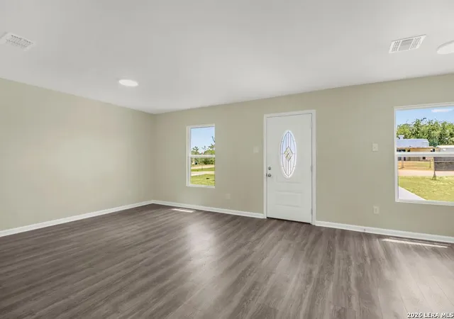 Photo 3 of Single family home for sale at 808 E 6th St, Nixon, TX 78140 | MLS# 1999365 | Listing updated on 2026-09-03