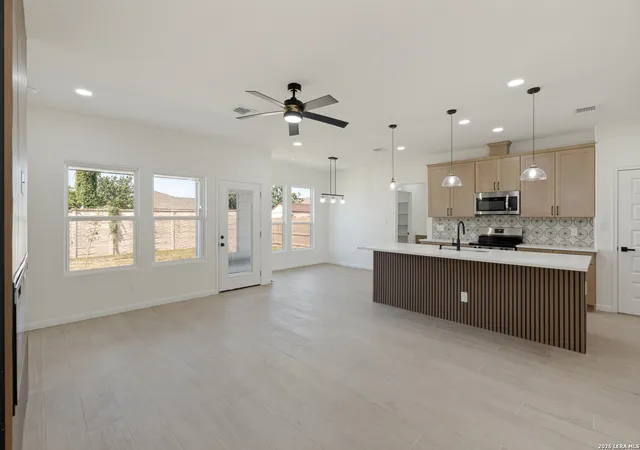 Photo 4 of Single family home for sale at 2205 Mesa Brk, Schertz, TX 78154 | MLS# 1999490 | Listing updated on 2026-09-10