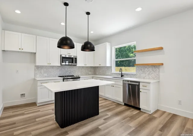 Photo 4 of Single family home for sale at 1934 Lamar St, San Antonio, TX 78202 | MLS# 2001105 | Listing updated on 2026-09-06