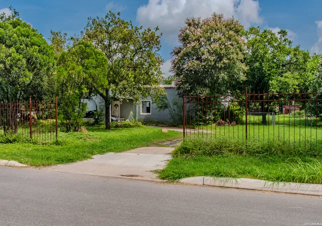 Photo 2 of Single family home for sale at 167 Jo Marie St, San Antonio, TX 78222 | MLS# 2001203 | Listing updated on 2026-09-08