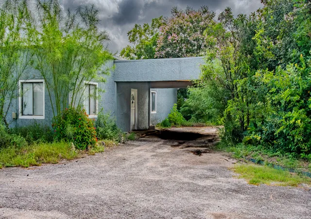 Photo 3 of Single family home for sale at 167 Jo Marie St, San Antonio, TX 78222 | MLS# 2001203 | Listing updated on 2026-09-08
