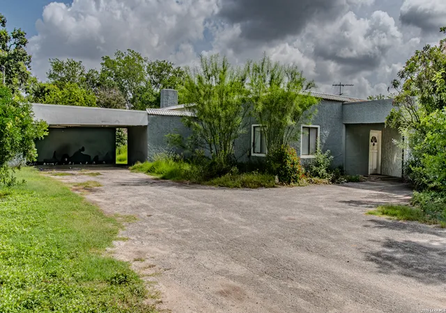 Photo 4 of Single family home for sale at 167 Jo Marie St, San Antonio, TX 78222 | MLS# 2001203 | Listing updated on 2026-09-08