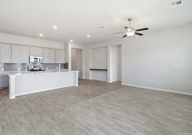 Photo 3 of Single family home for sale at 253 Holland Park, Schertz, TX 78108 | MLS# 2001463 | Listing updated on 2026-09-12
