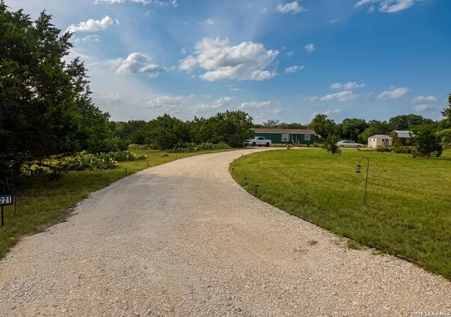 Photo 1 of Single family home for sale at 572 River Bluff Cir, Pipe Creek, TX 78063 | MLS# 2001485 | Listing updated on 2026-09-13