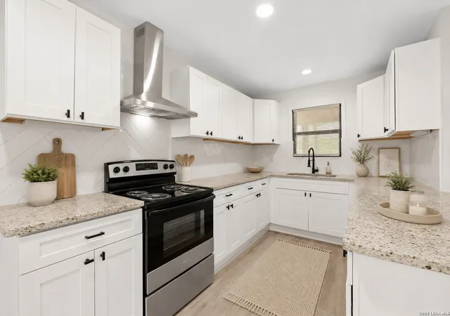 Photo 3 of Single family home for sale at 202 Lanark Dr, San Antonio, TX 78218 | MLS# 2002467 | Listing updated on 2026-09-18