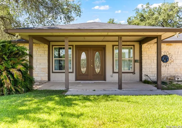 Photo 4 of Sale Pending at 103 Misty Bnd, Floresville, TX 78114 | MLS# 2003026 | Listing updated on 2026-09-07