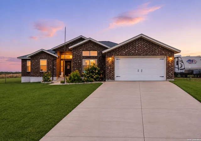 Photo 2 of Single family home for sale at 149 Lakeview Cir, La Vernia, TX 78121 | MLS# 2006416 | Listing updated on 2026-09-27