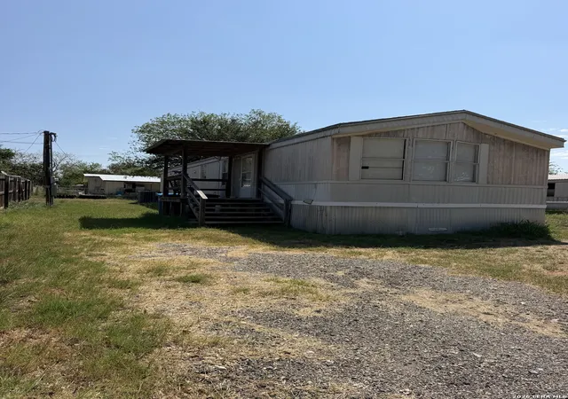 Photo 2 of Single family home for sale at 1606 The Lane, Pleasanton, TX 78064 | MLS# 2007018 | Listing updated on 2026-09-25